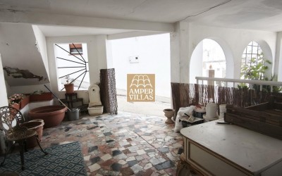Casa de pueblo en Altea la Vella, en 2 plantas con varias terrazas.